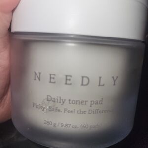 Needly - Daily Toner Pad - White